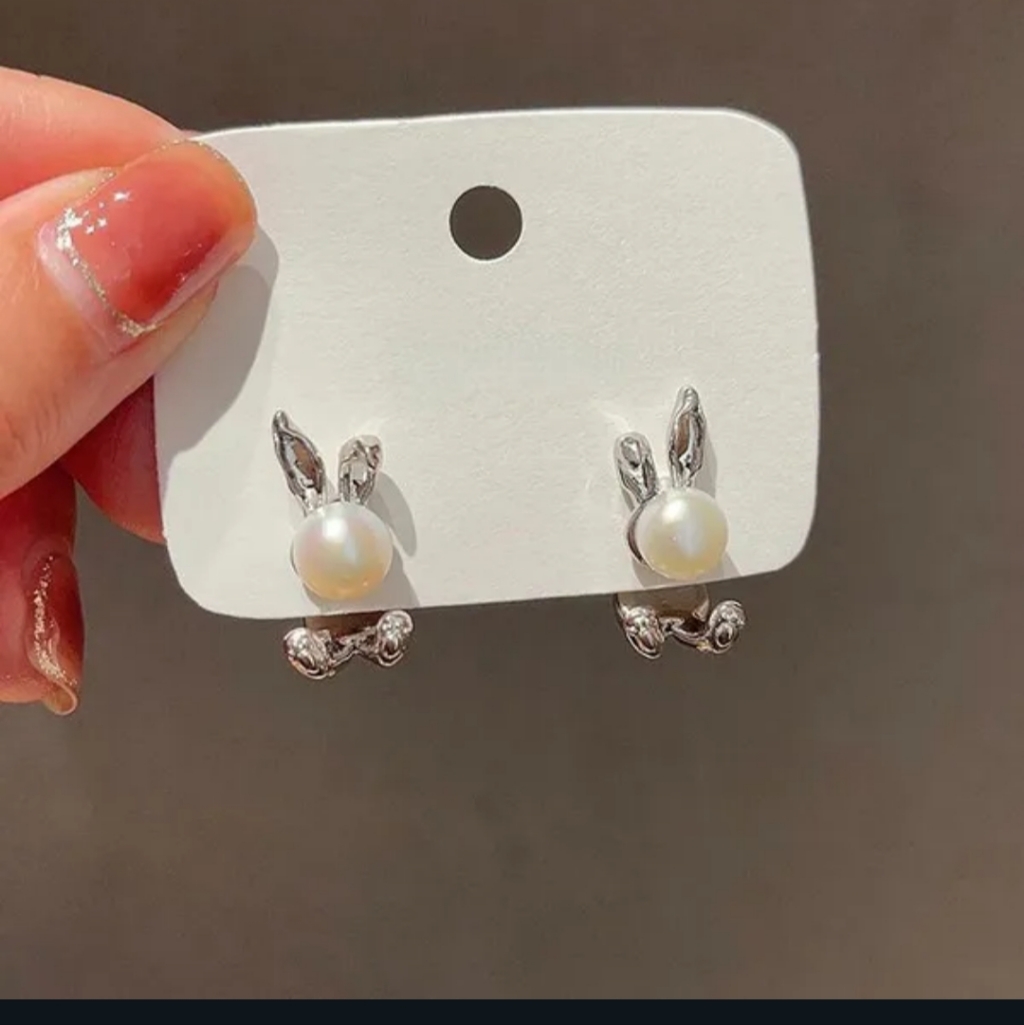 Newsuper Cute!! Bunny With Faux Pearl Earrings In Silver